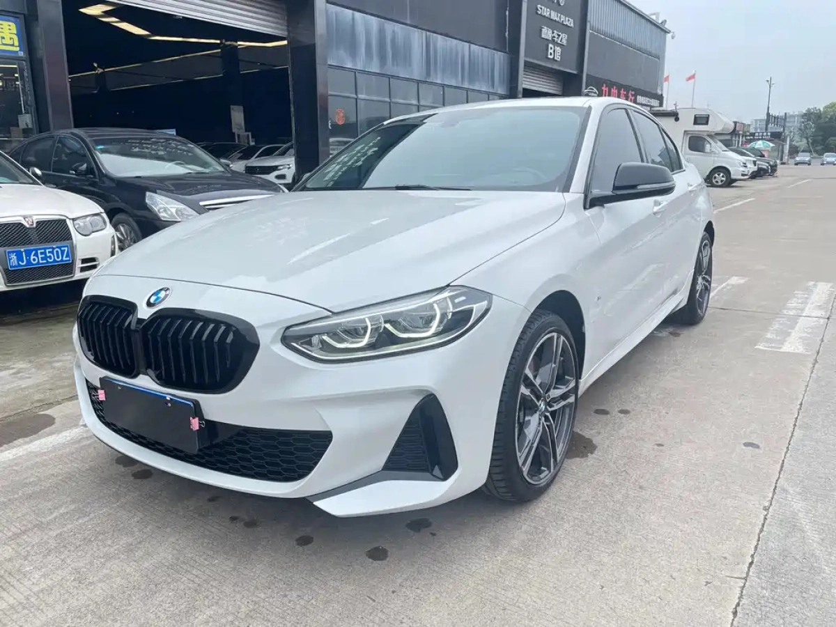 BMW 1-SERIES  2022