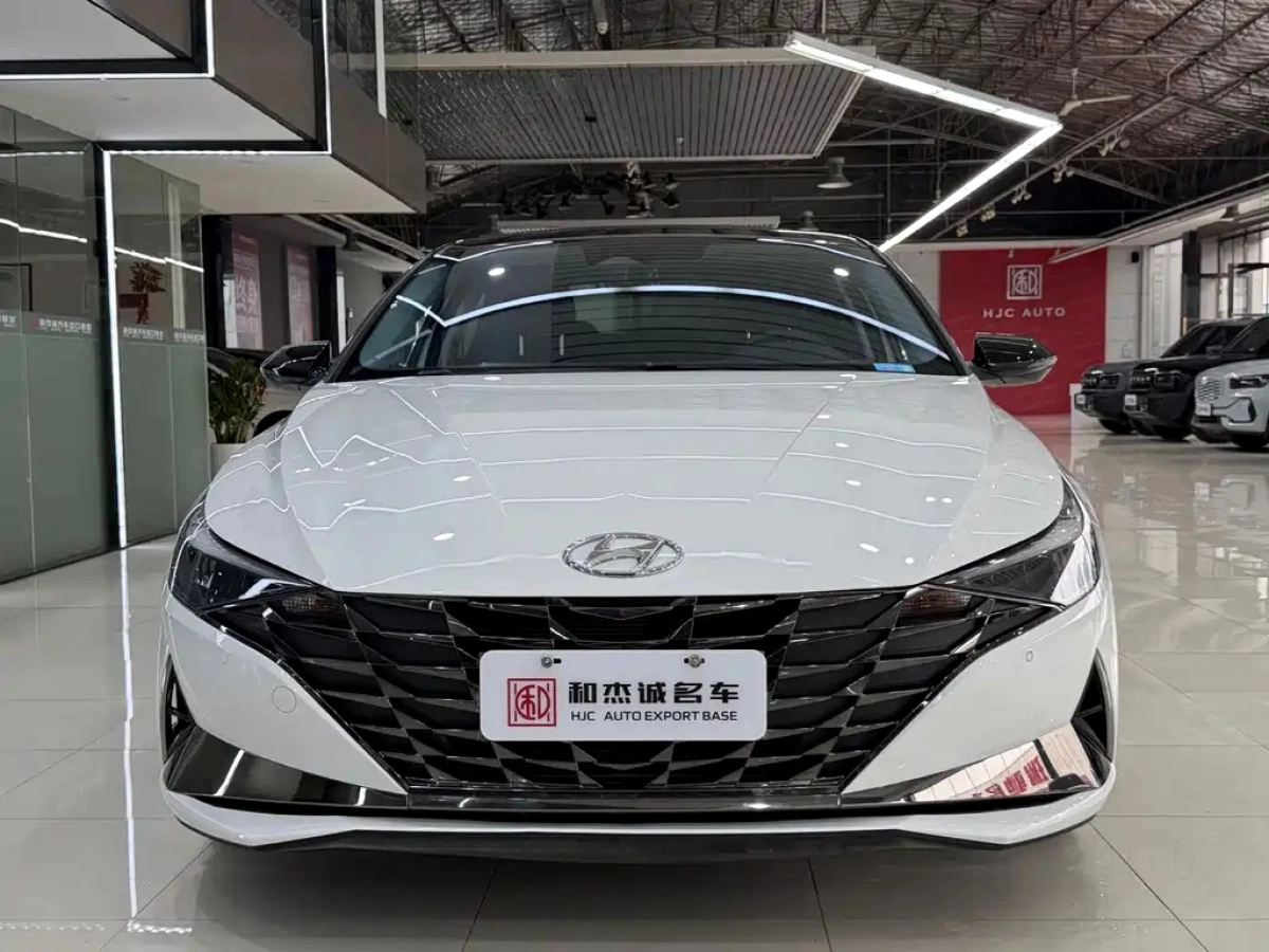 HYUNDAI ELANTRA