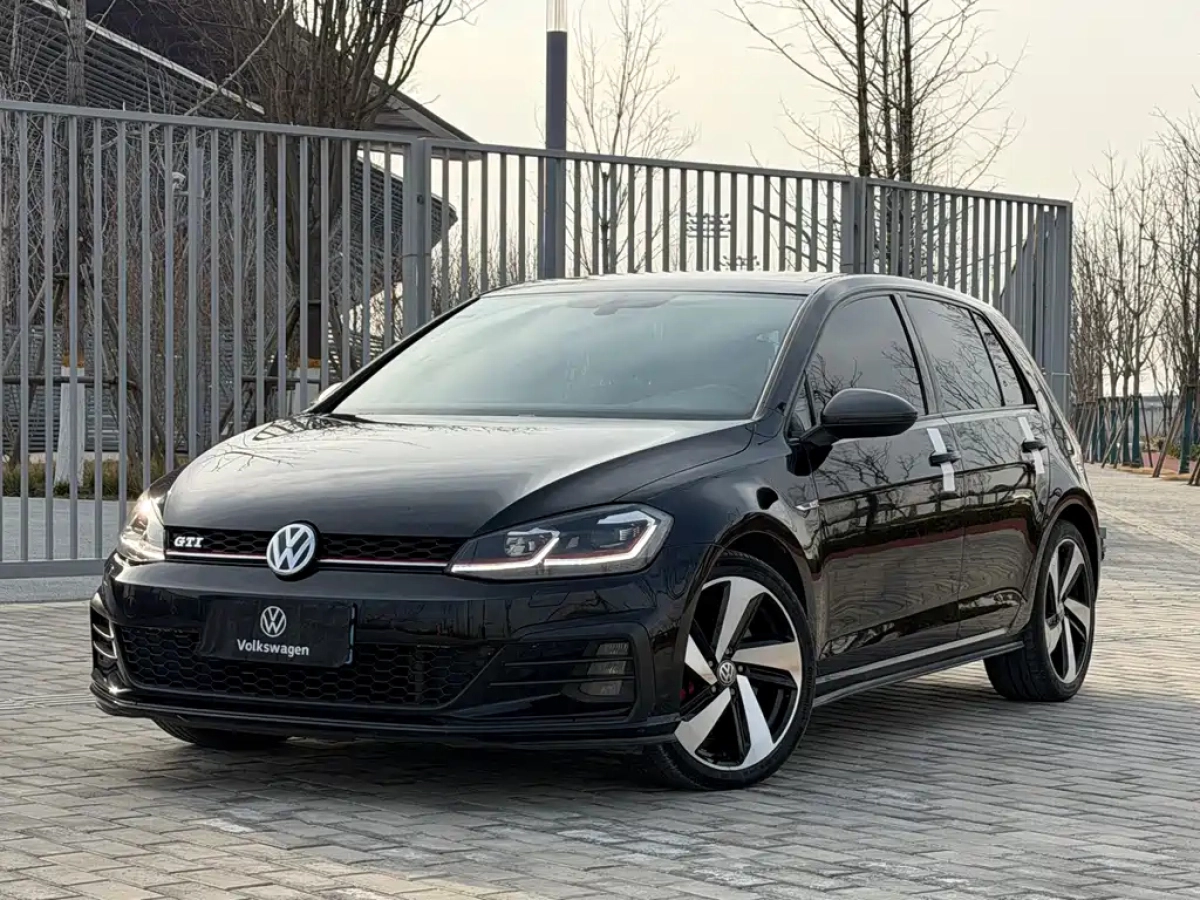 VOLKSWAGEN GOLF GTI  2019