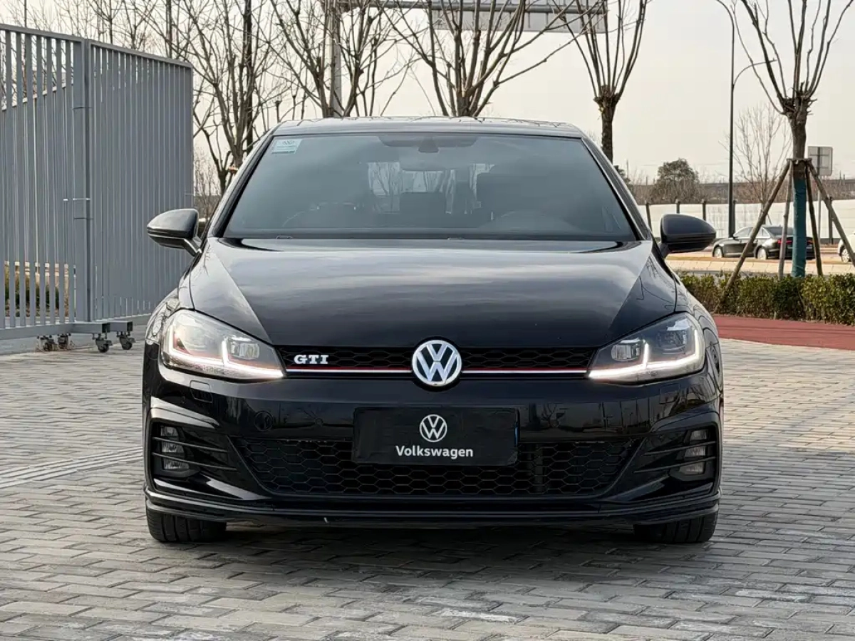 VOLKSWAGEN GOLF GTI