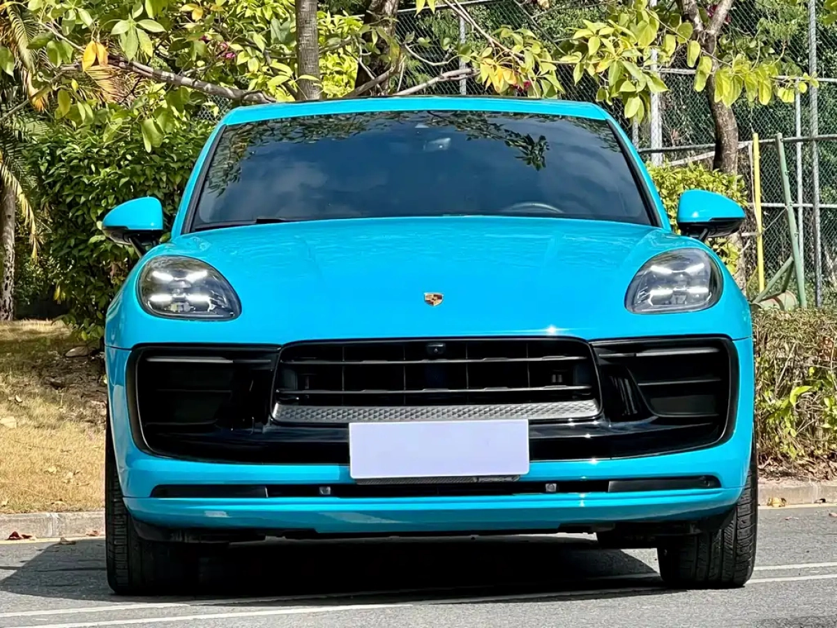 PORSCHE MACAN
