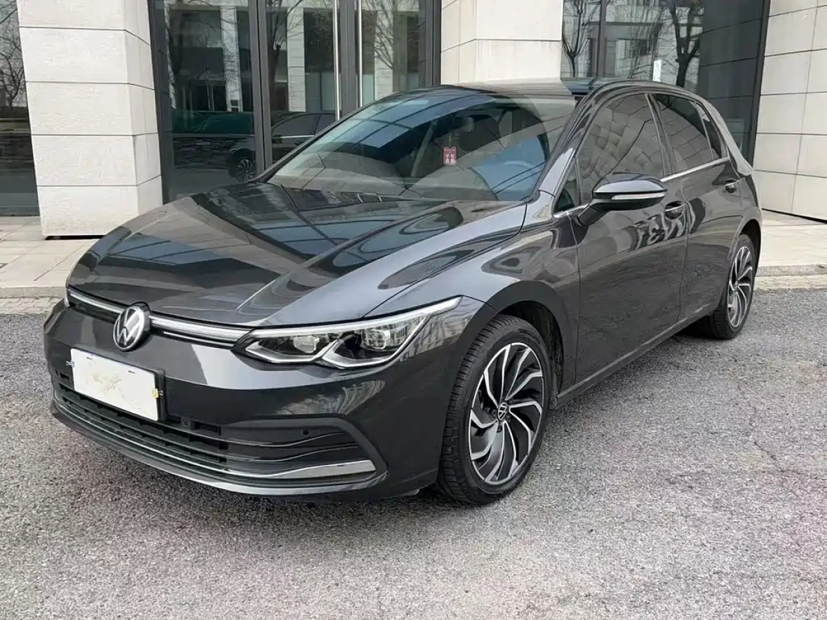 VOLKSWAGEN GOLF  2023