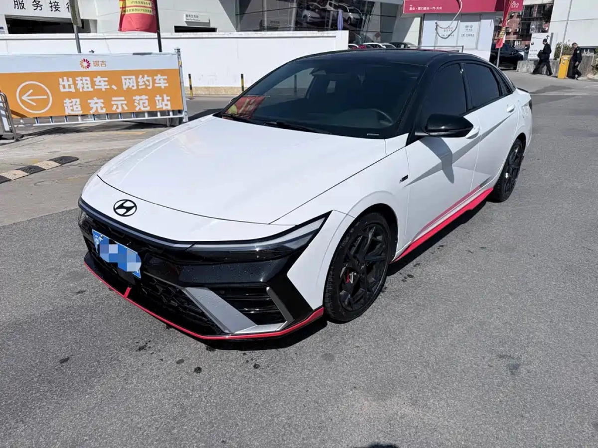 HYUNDAI ELANTRA  2024