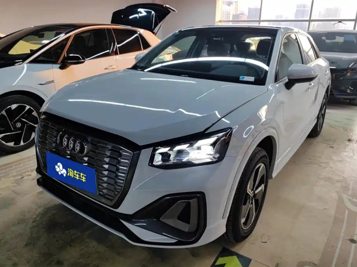 AUDI Q2L E-TRON  2024