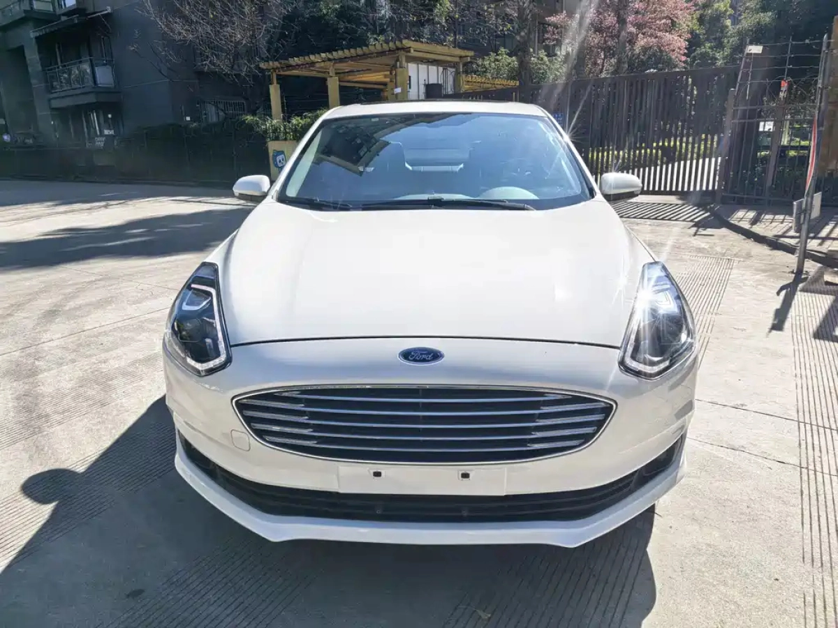 FORD FOCUS CLASSIC  2021