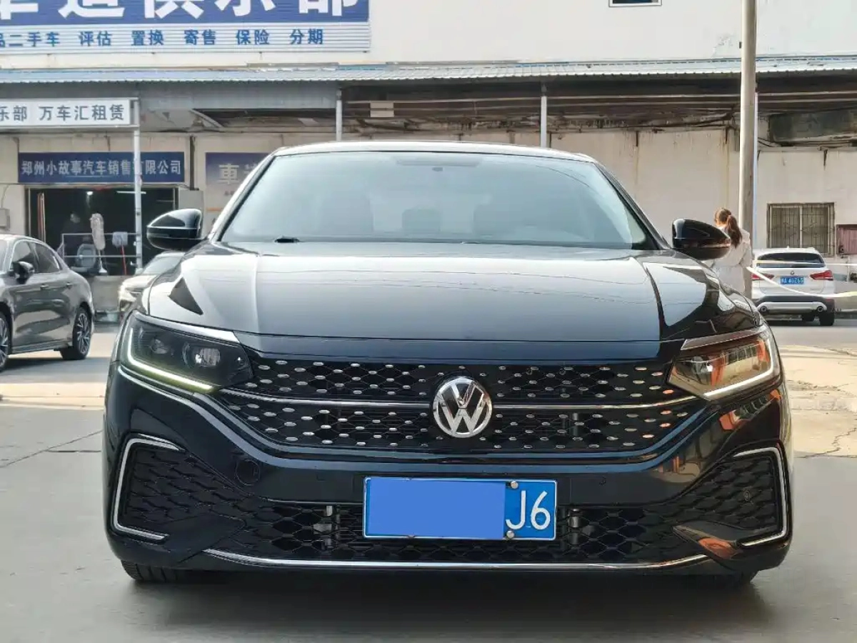 VOLKSWAGEN PASSAT  2023