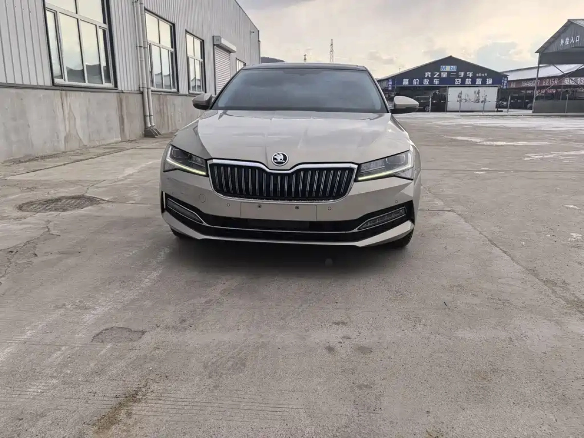 SKODA SUPERB