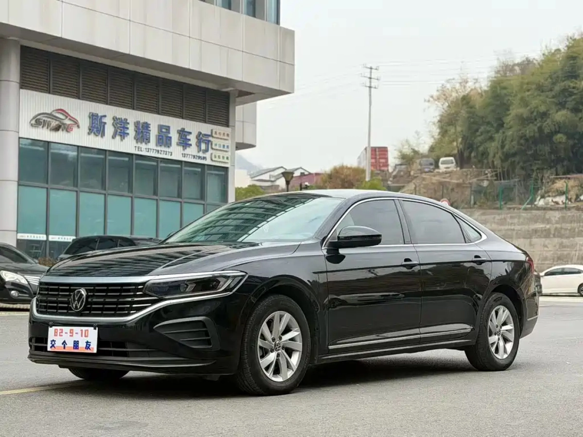 VOLKSWAGEN PASSAT  2023