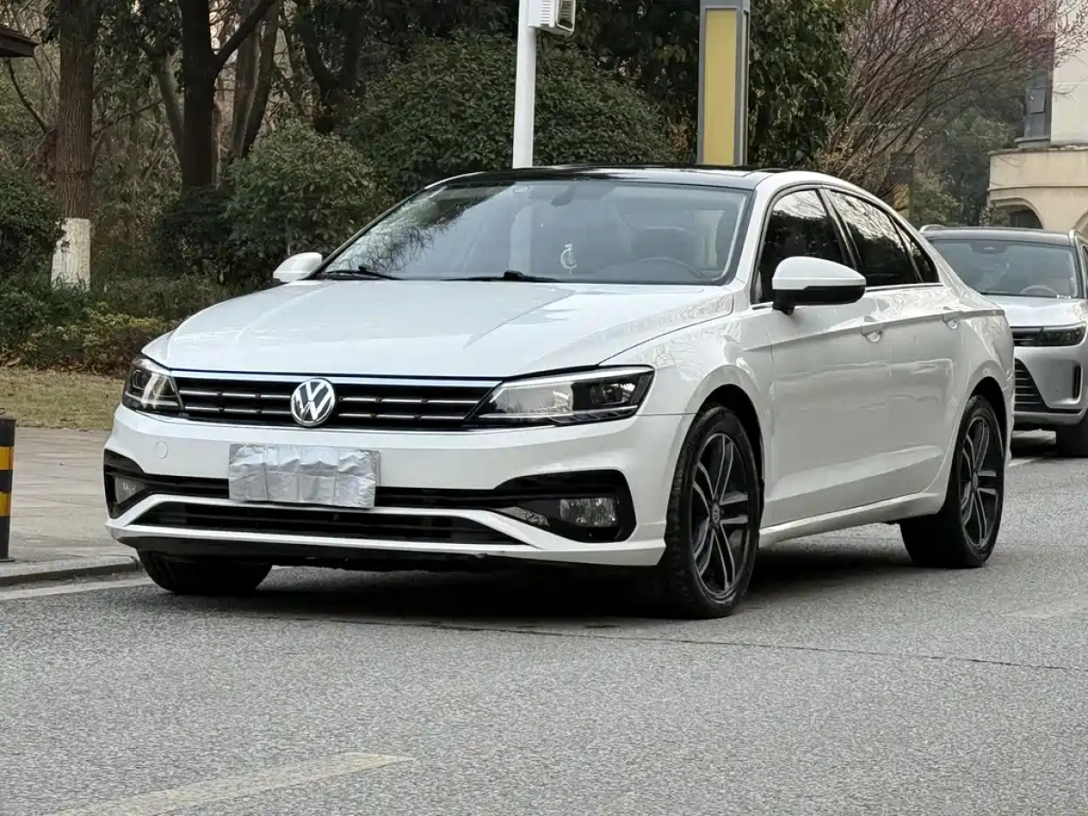 VOLKSWAGEN LAMANDO
