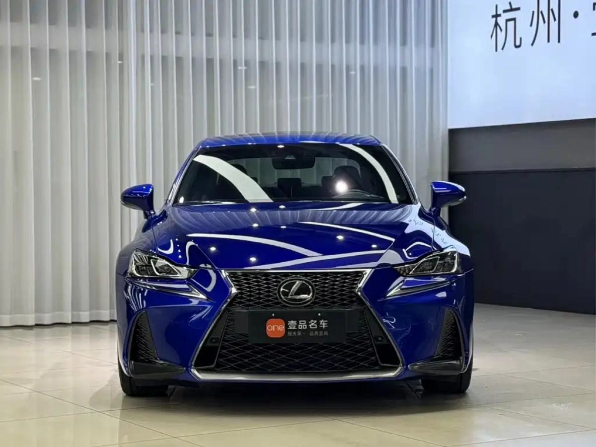LEXUS IS