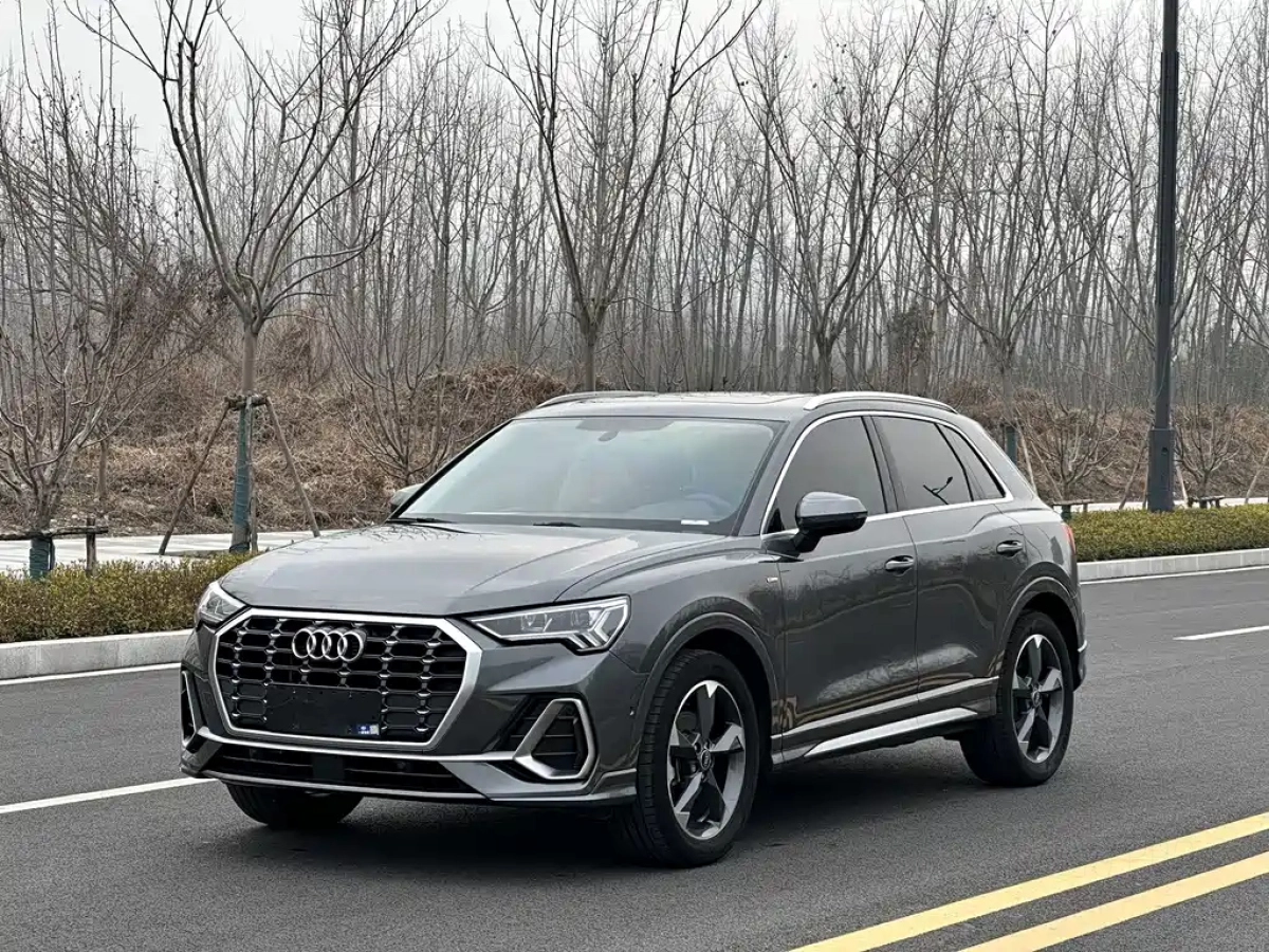 AUDI Q3