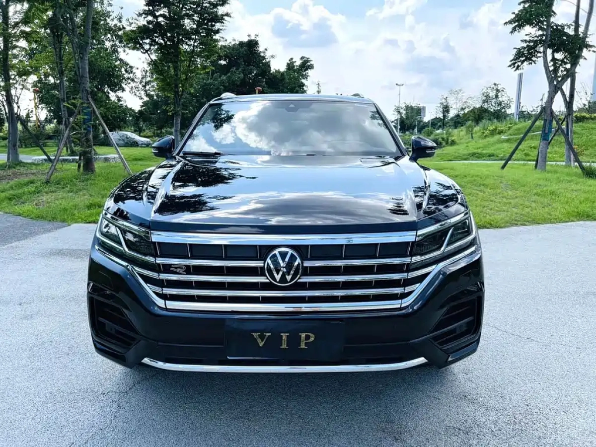 VOLKSWAGEN TOUAREG