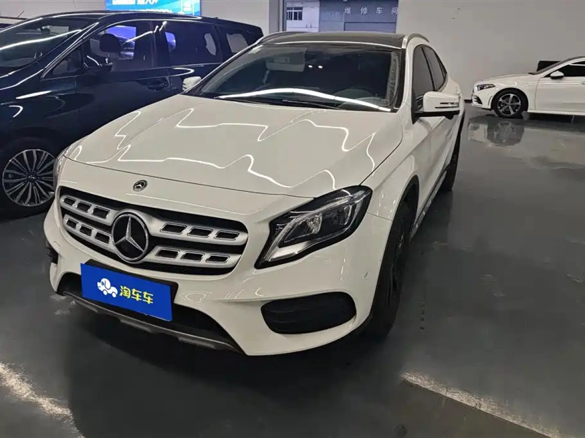 MERCEDES-BENZ GLA
