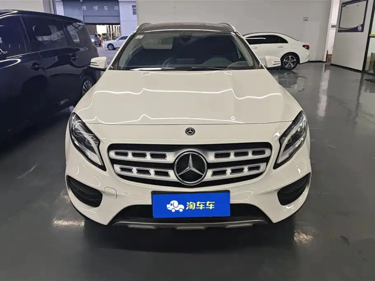 MERCEDES-BENZ GLA