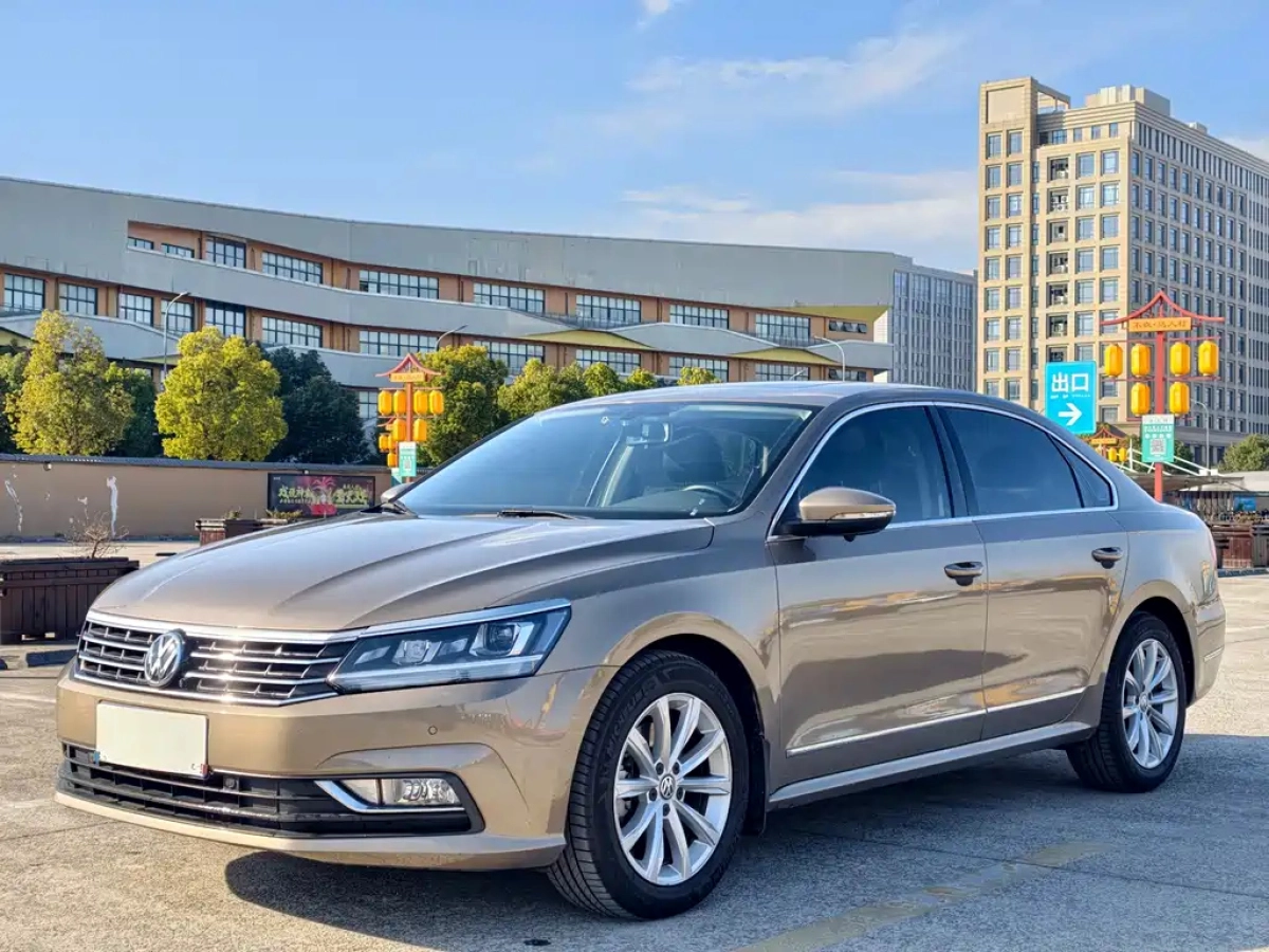 VOLKSWAGEN PASSAT