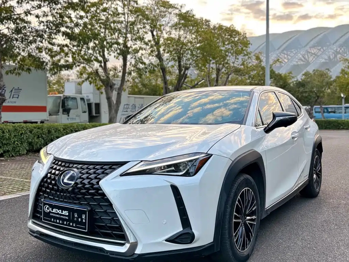 LEXUS UX  2019