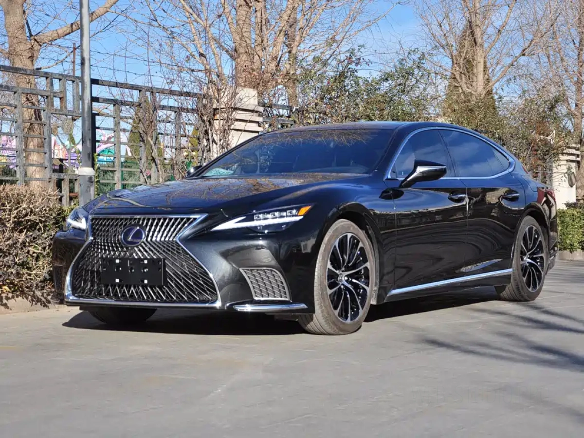 LEXUS LS  2023