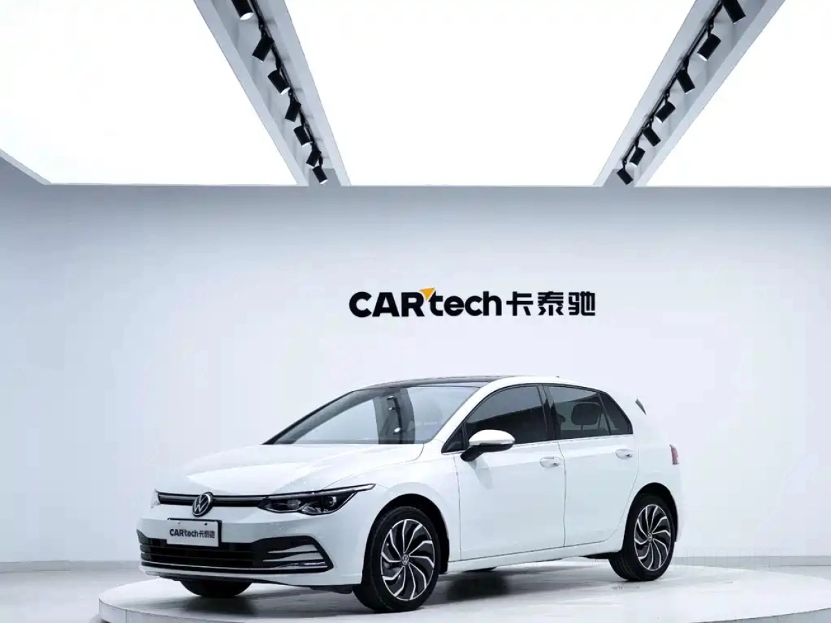 VOLKSWAGEN GOLF  2023