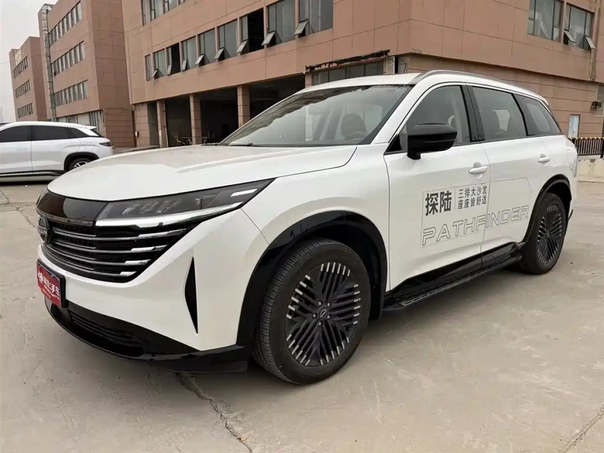 NISSAN PATHFINDER  2024