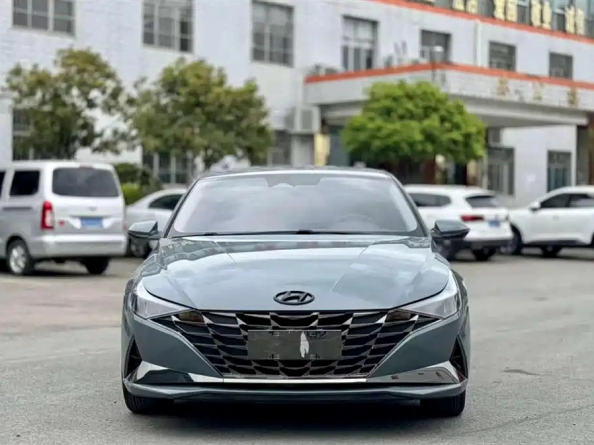 HYUNDAI ELANTRA