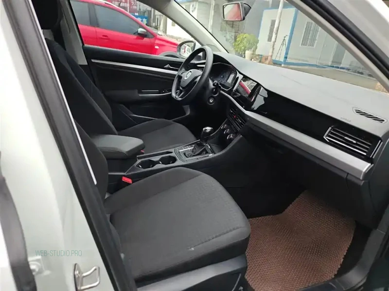VOLKSWAGEN BORA