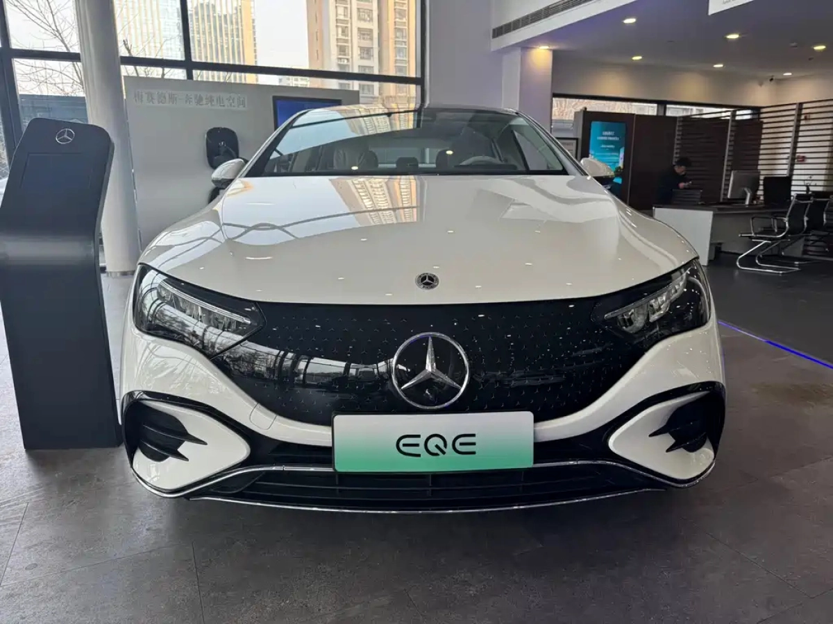 MERCEDES-BENZ EQE