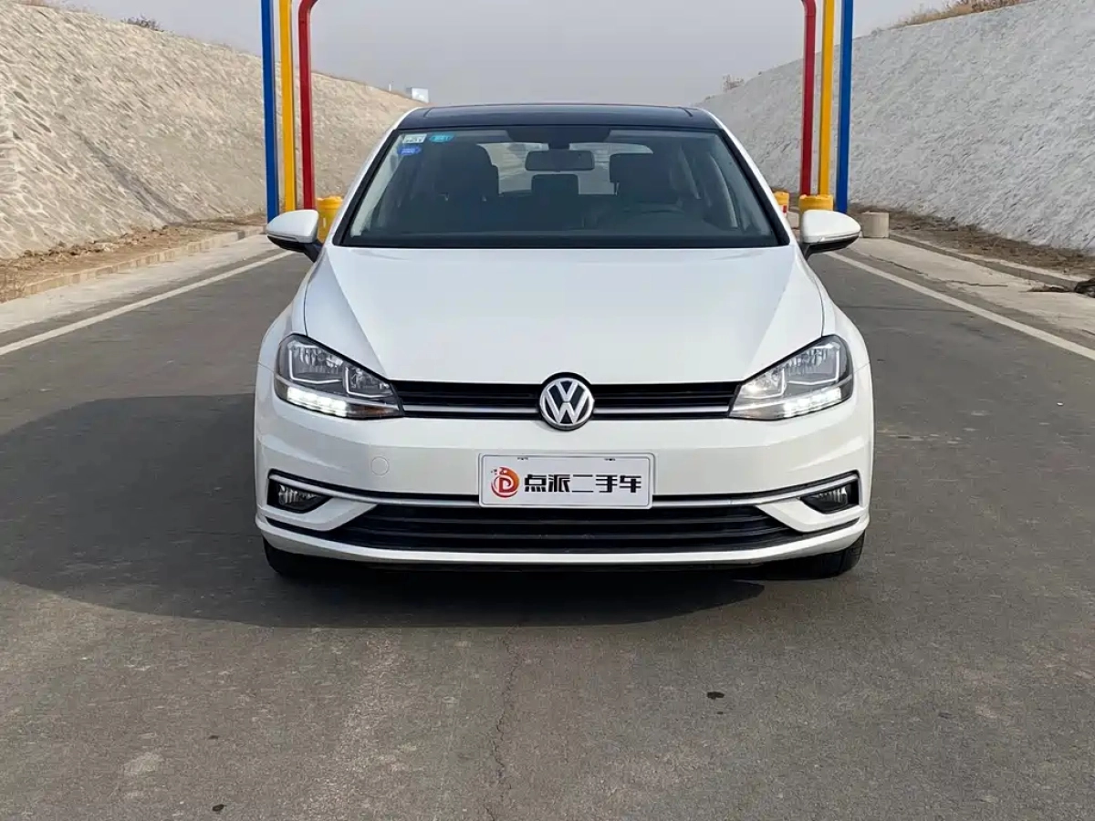 VOLKSWAGEN GOLF