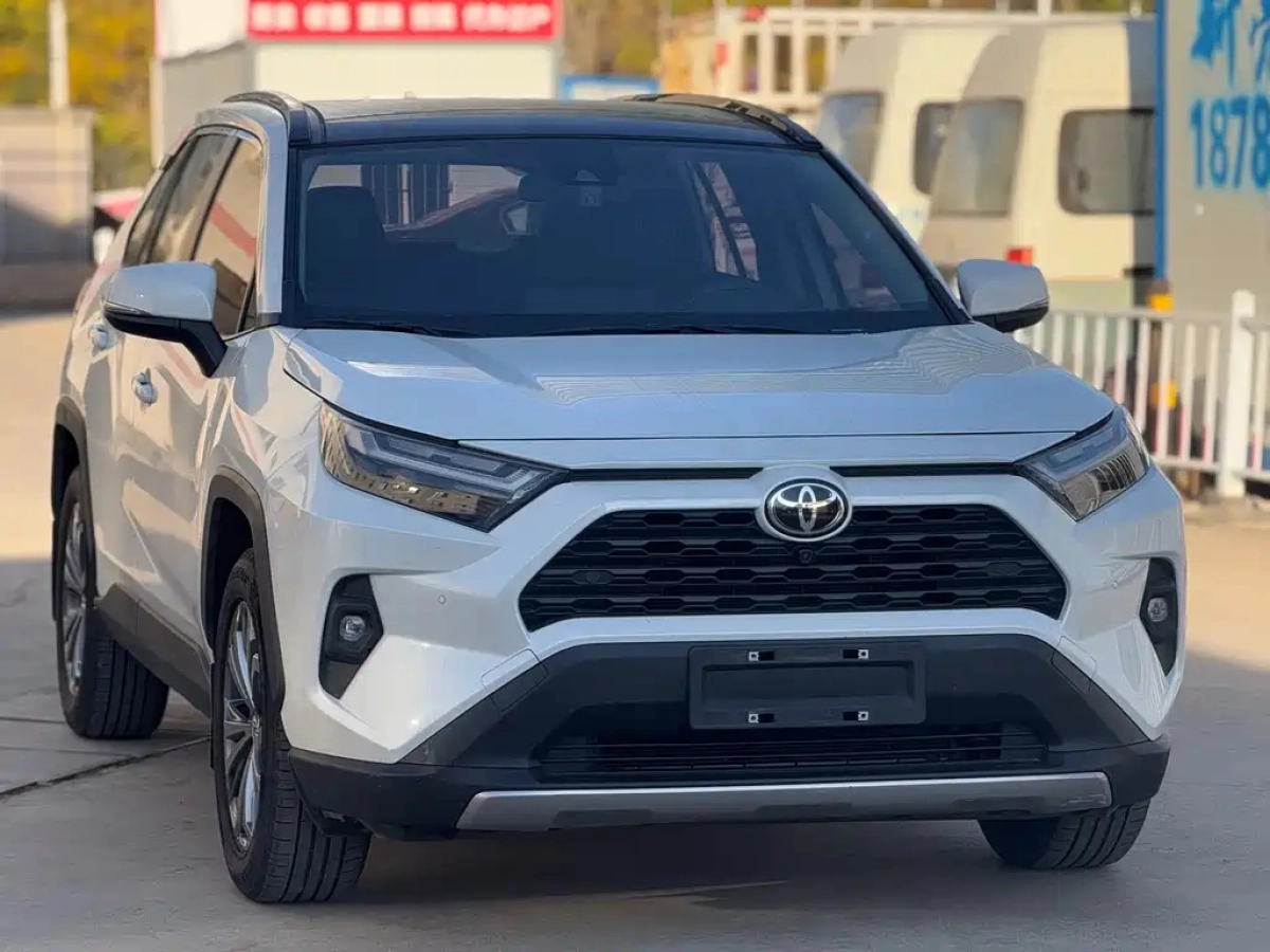 TOYOTA RAV4  2024