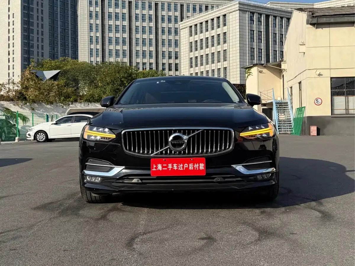 VOLVO S90