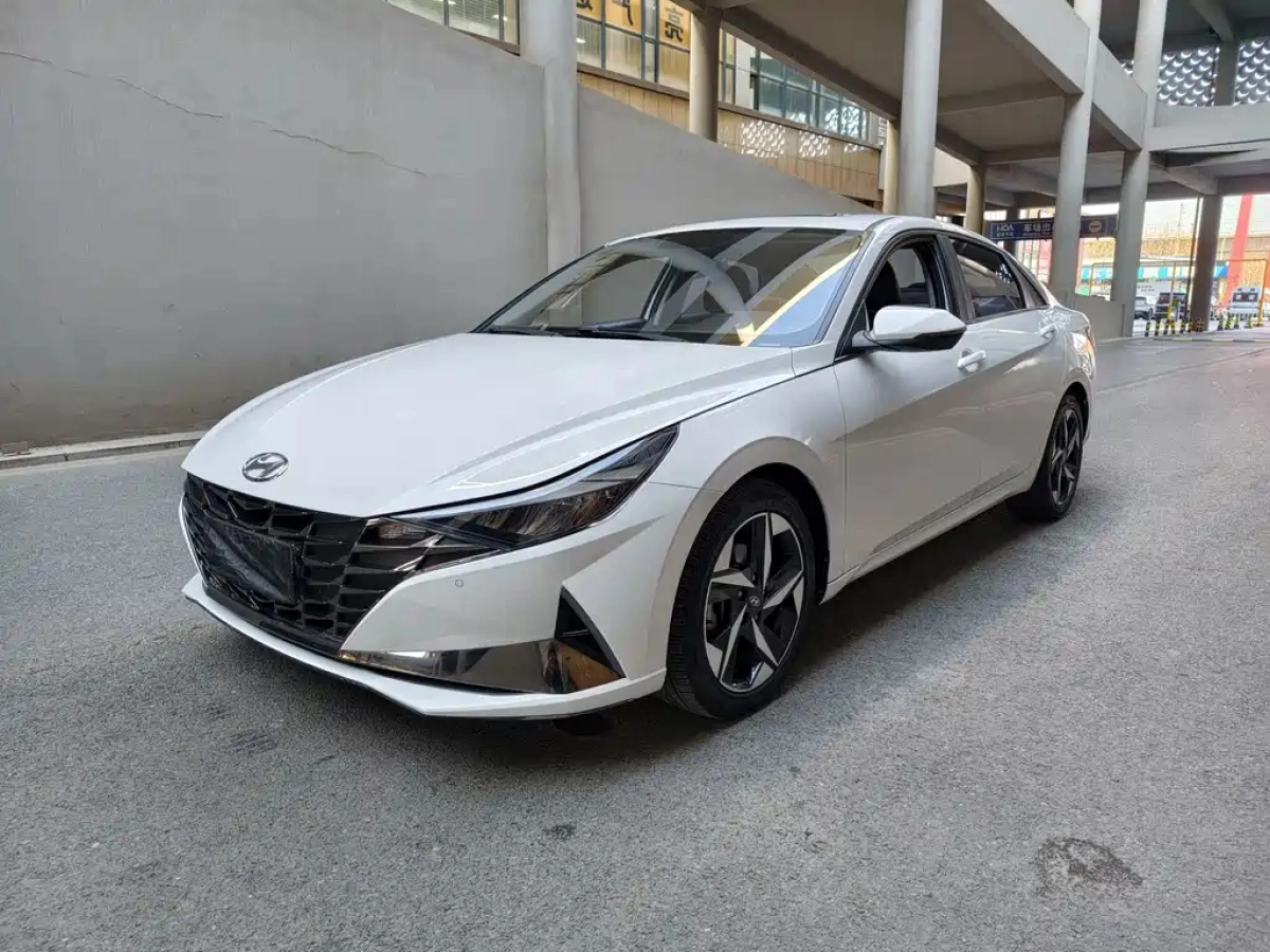 HYUNDAI ELANTRA