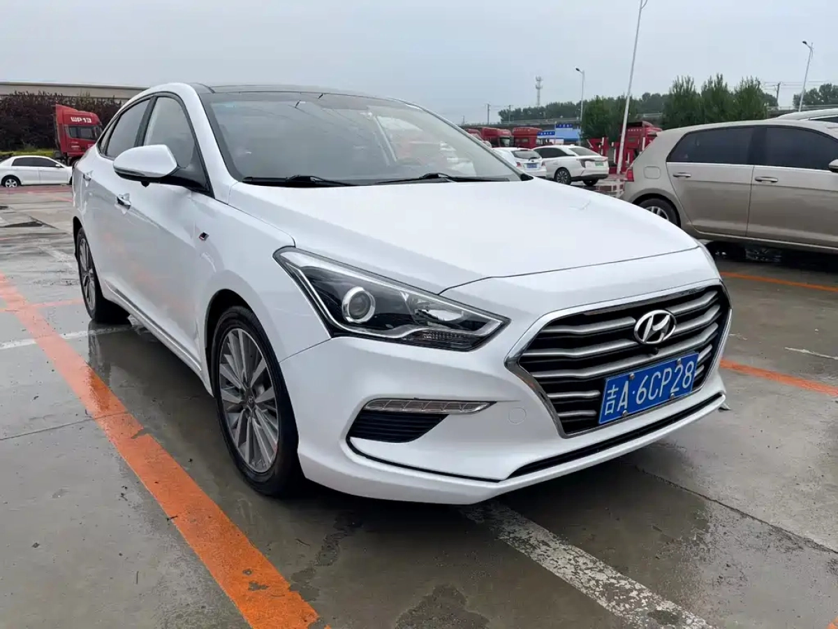 HYUNDAI MISTRA