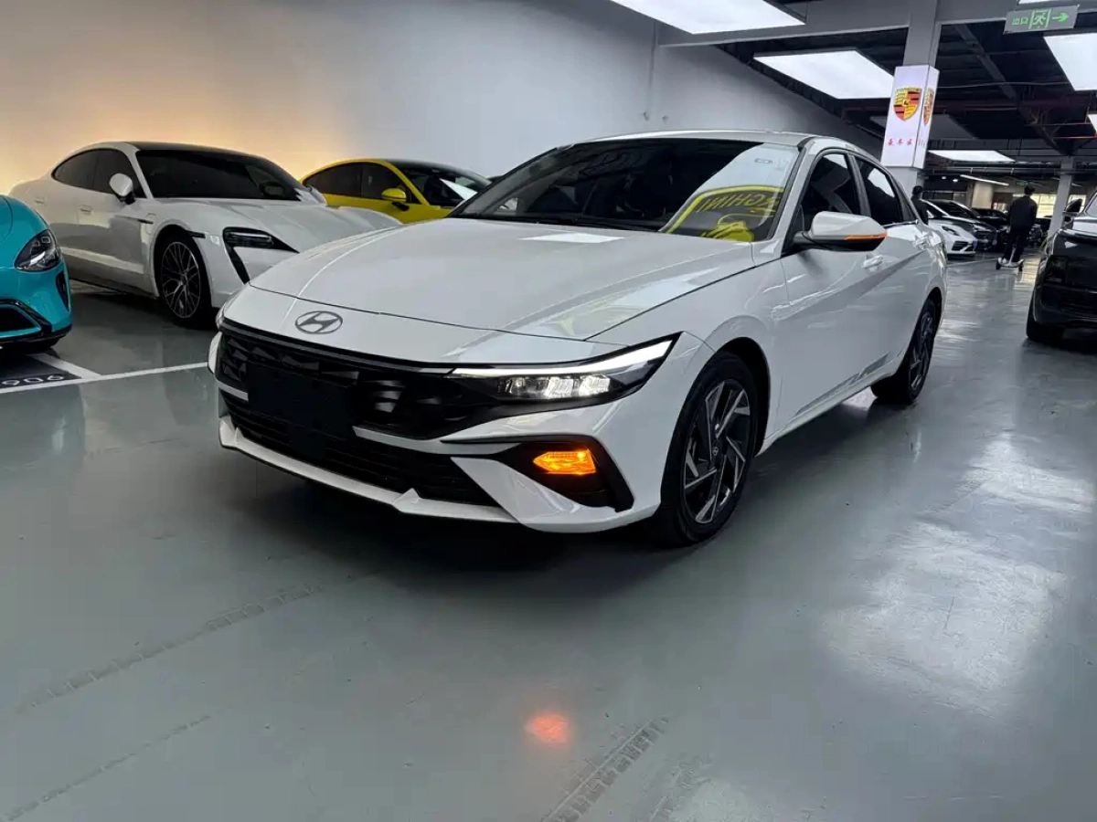 HYUNDAI ELANTRA