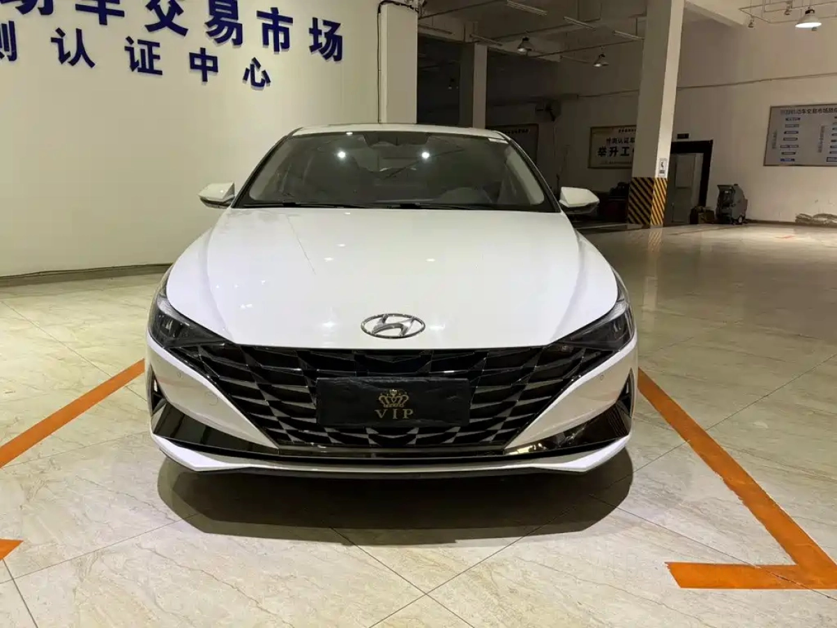 HYUNDAI ELANTRA
