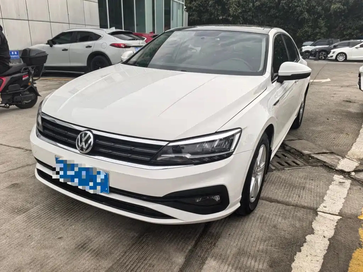 VOLKSWAGEN LAMANDO