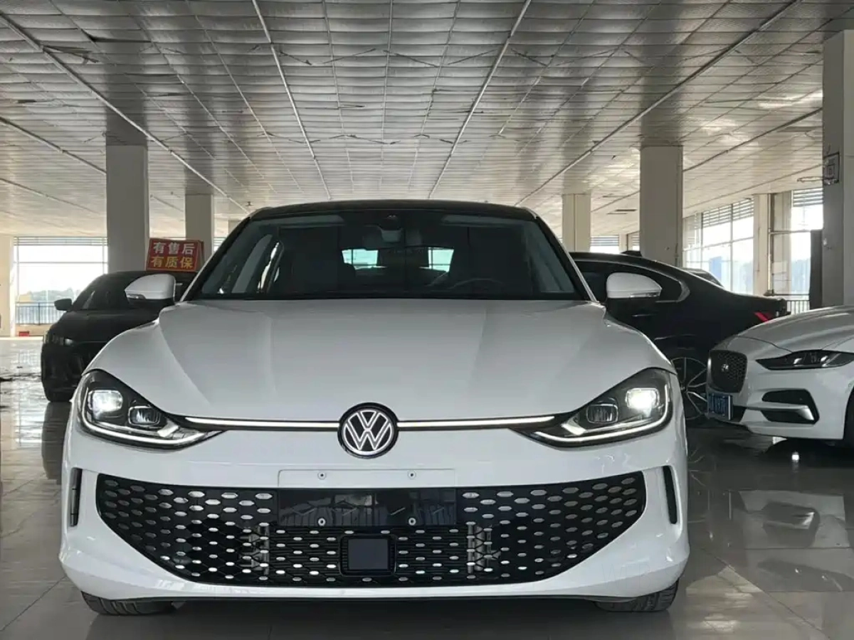 VOLKSWAGEN LAMANDO