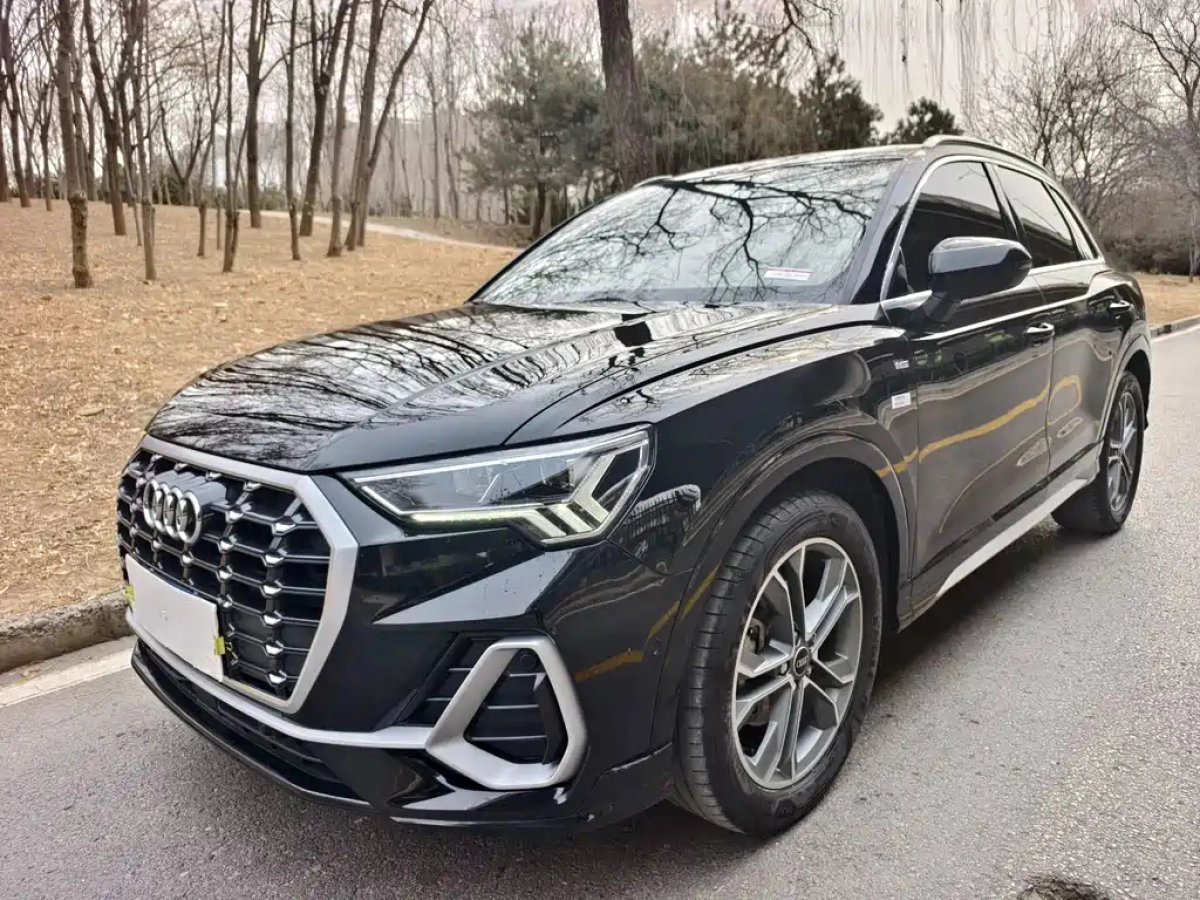 AUDI Q3  2022