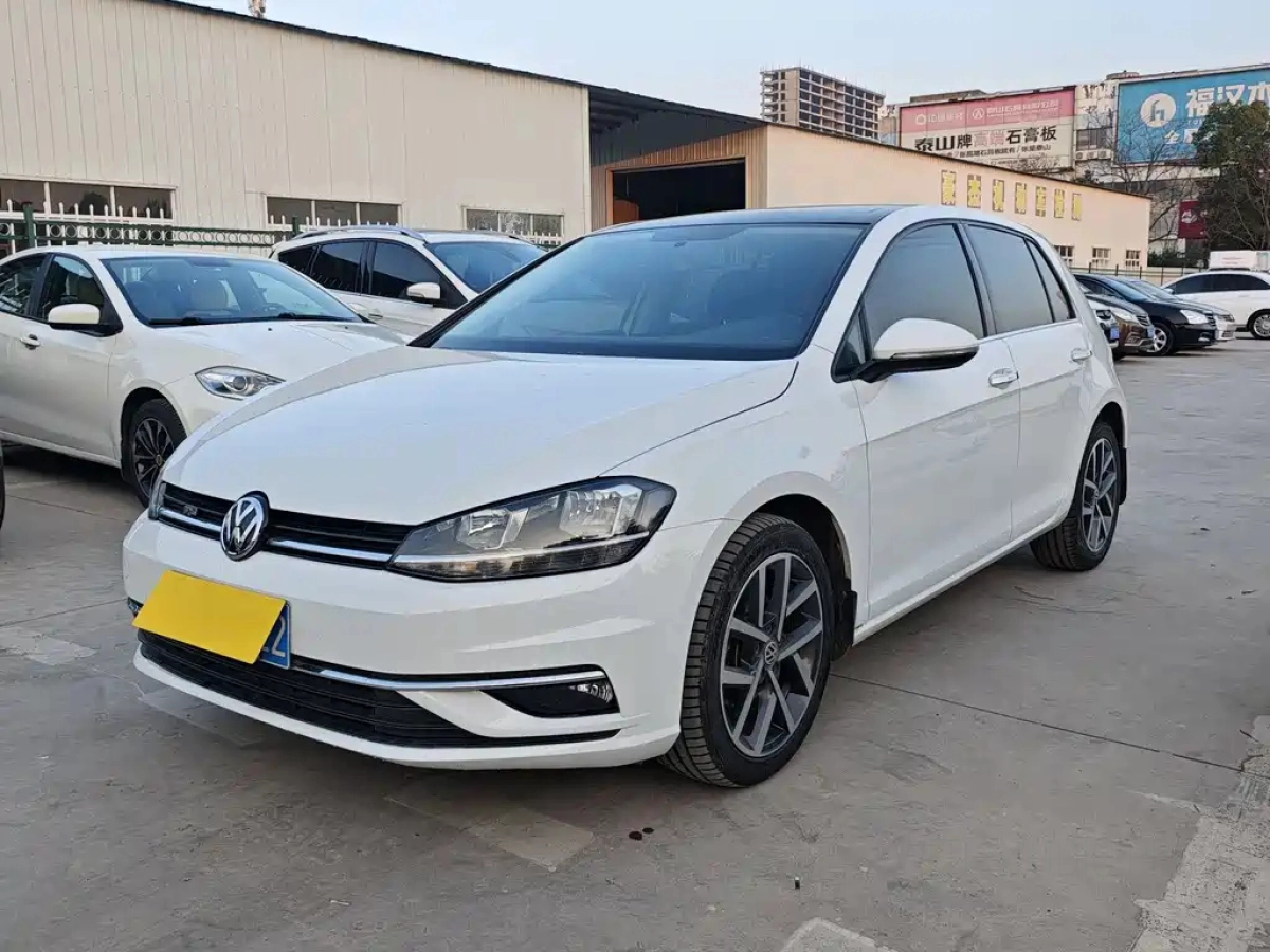 VOLKSWAGEN GOLF