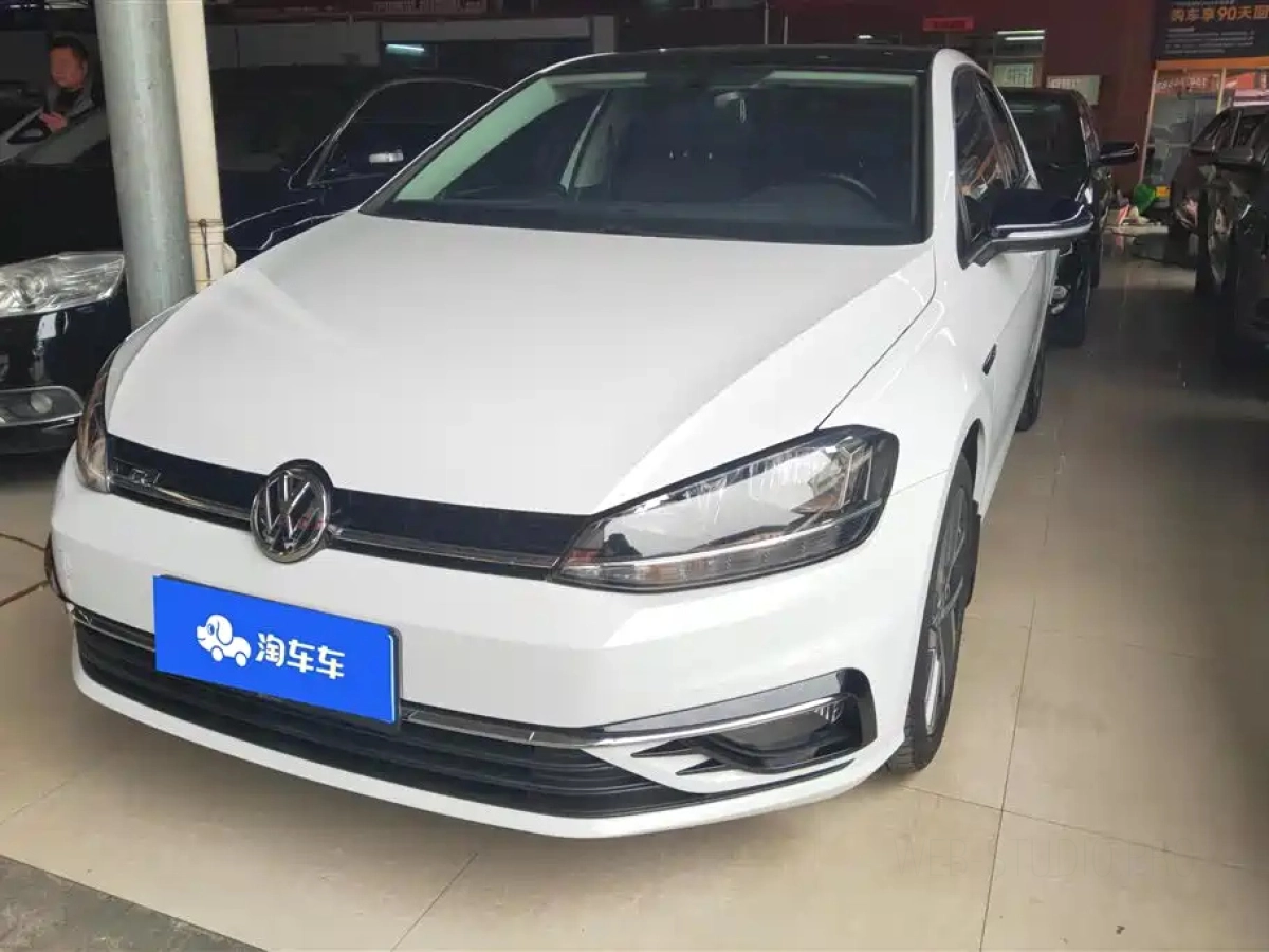 VOLKSWAGEN GOLF  2020