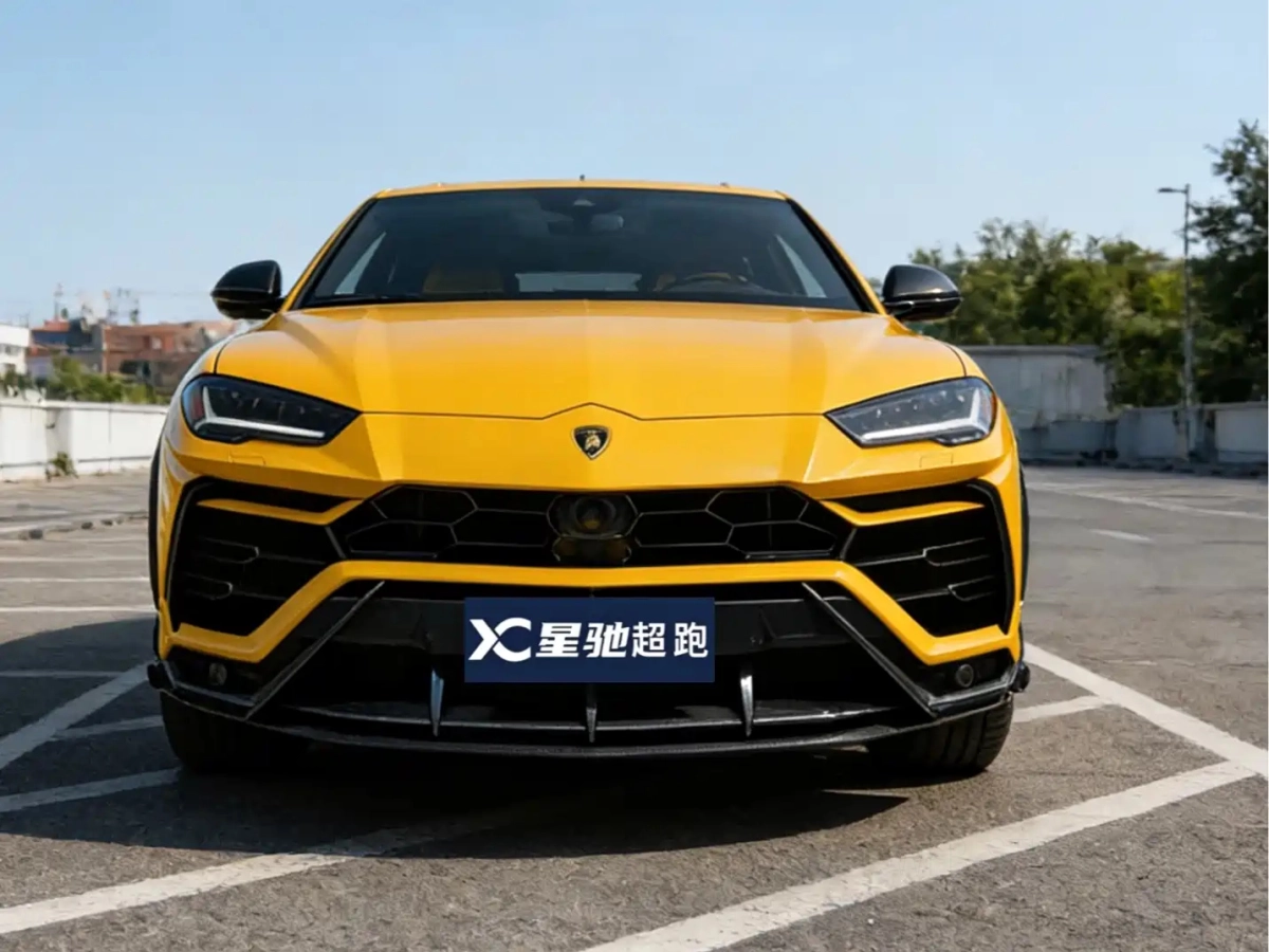LAMBORGHINI URUS  2019