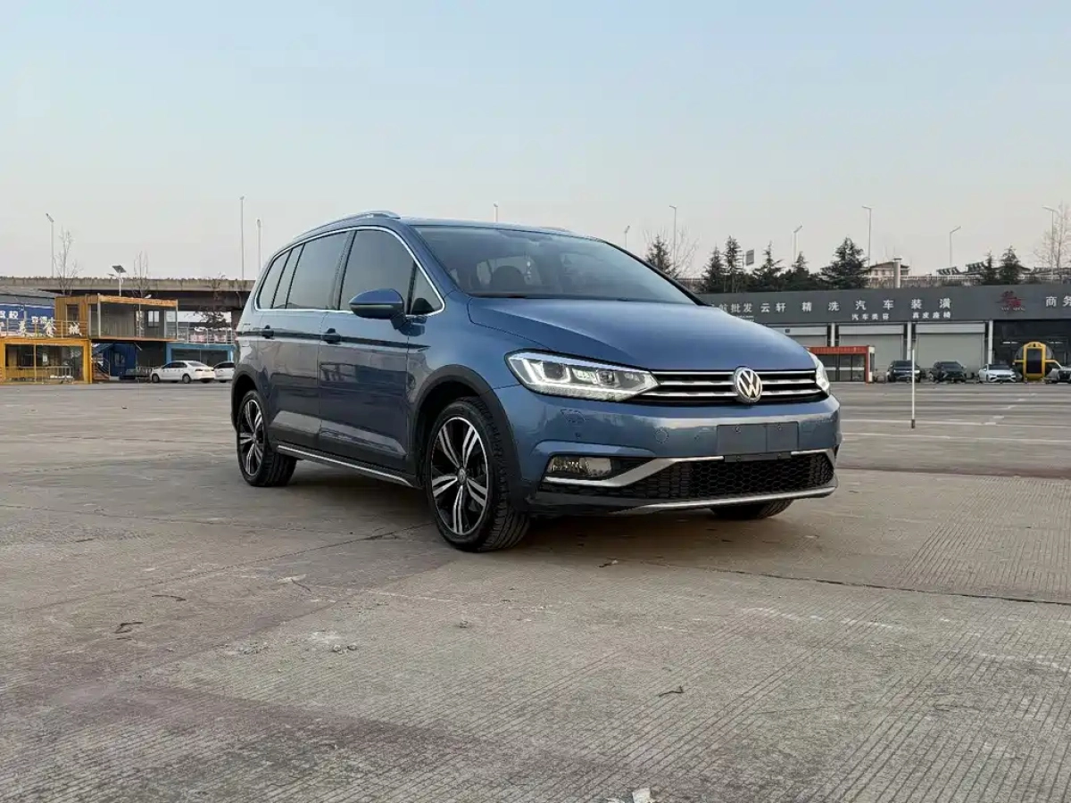VOLKSWAGEN TOURAN