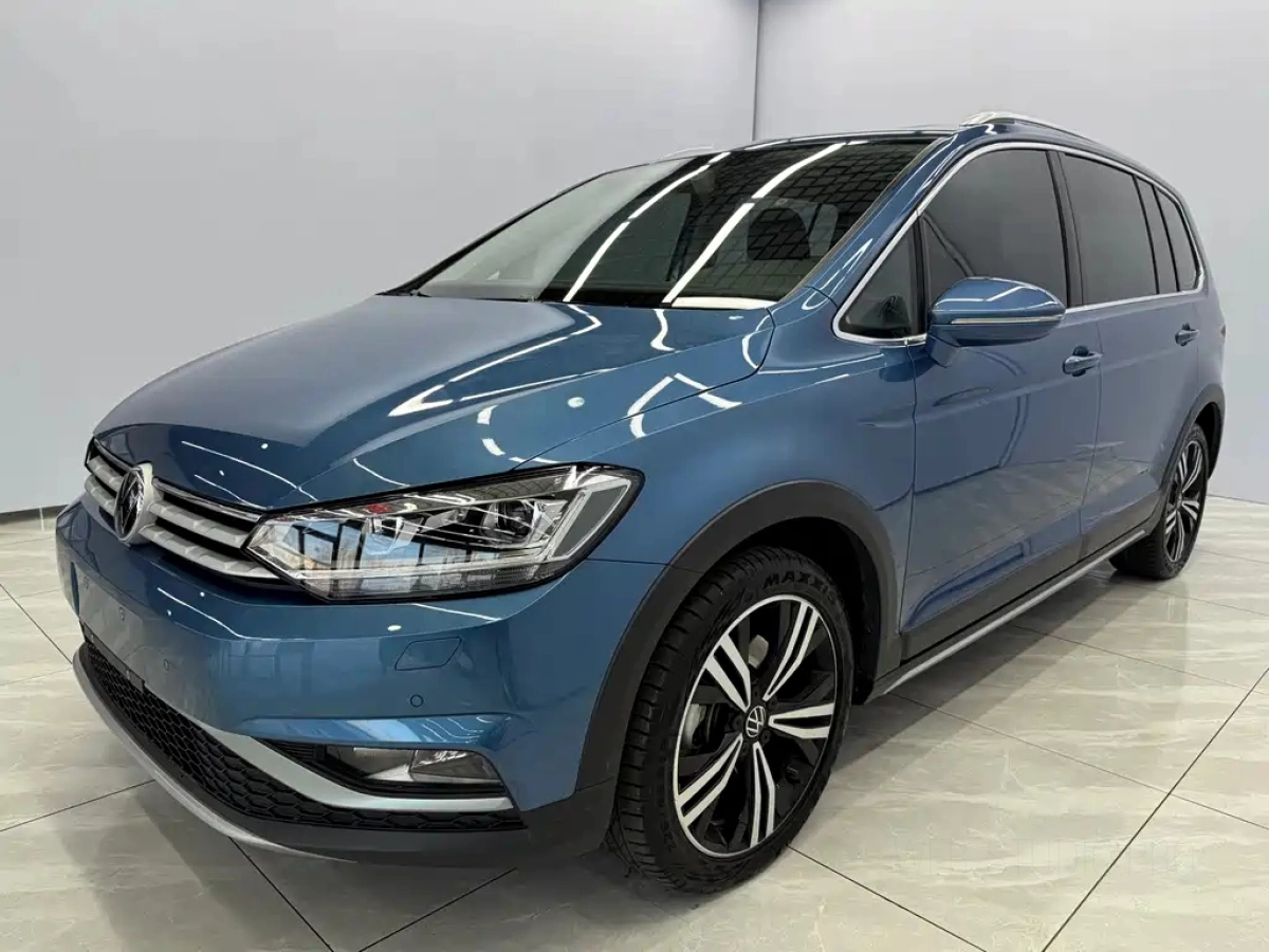VOLKSWAGEN TOURAN  2023