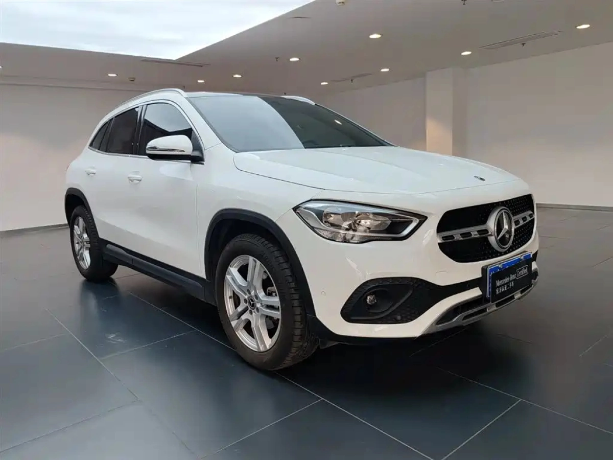MERCEDES-BENZ GLA