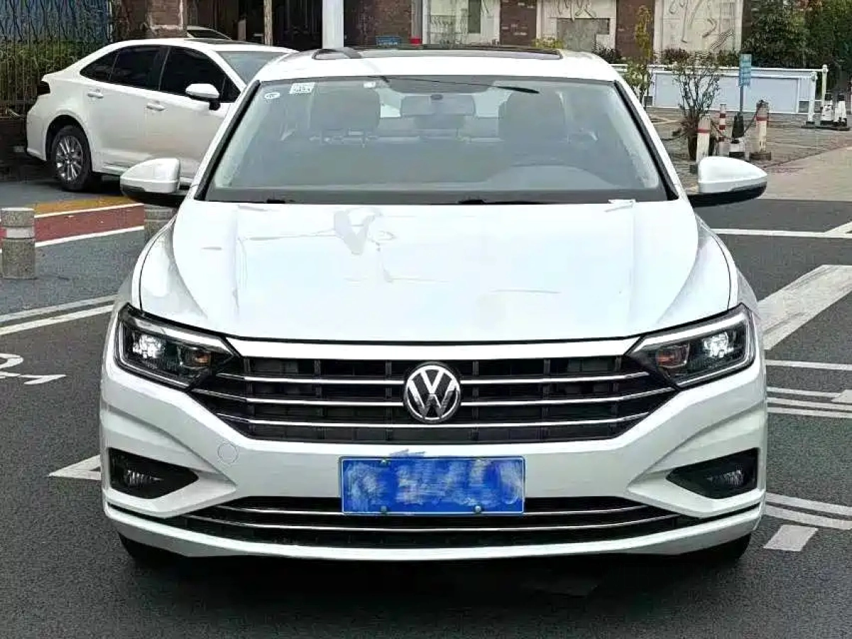 VOLKSWAGEN SAGITAR