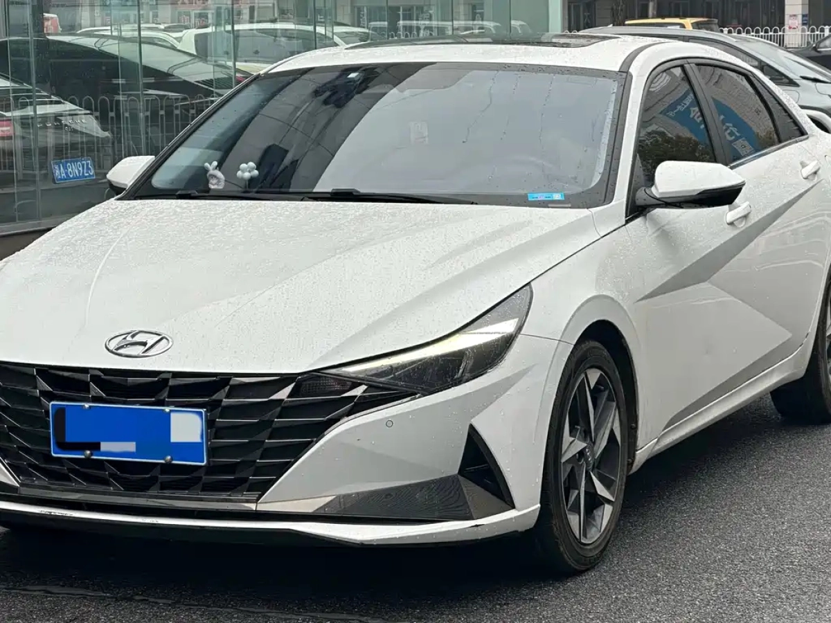 HYUNDAI ELANTRA