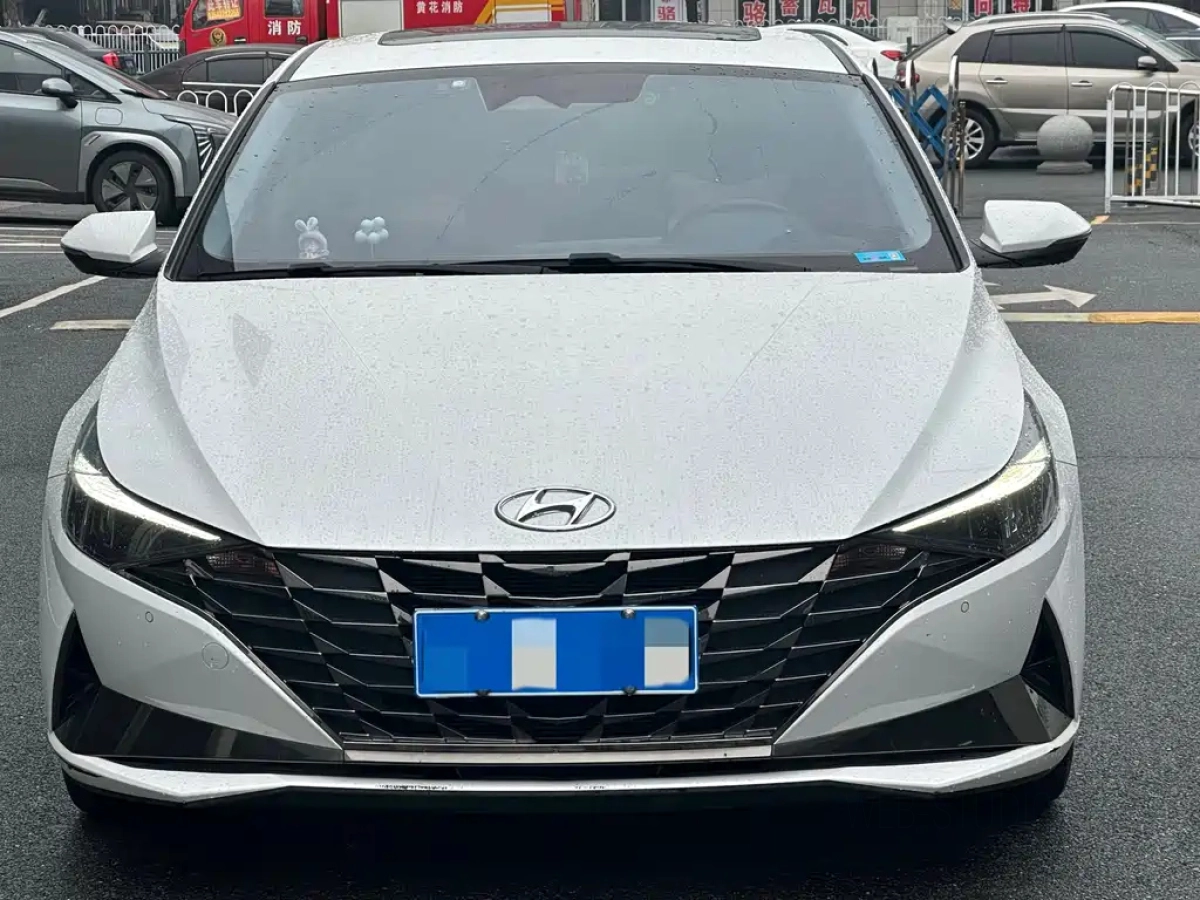 HYUNDAI ELANTRA