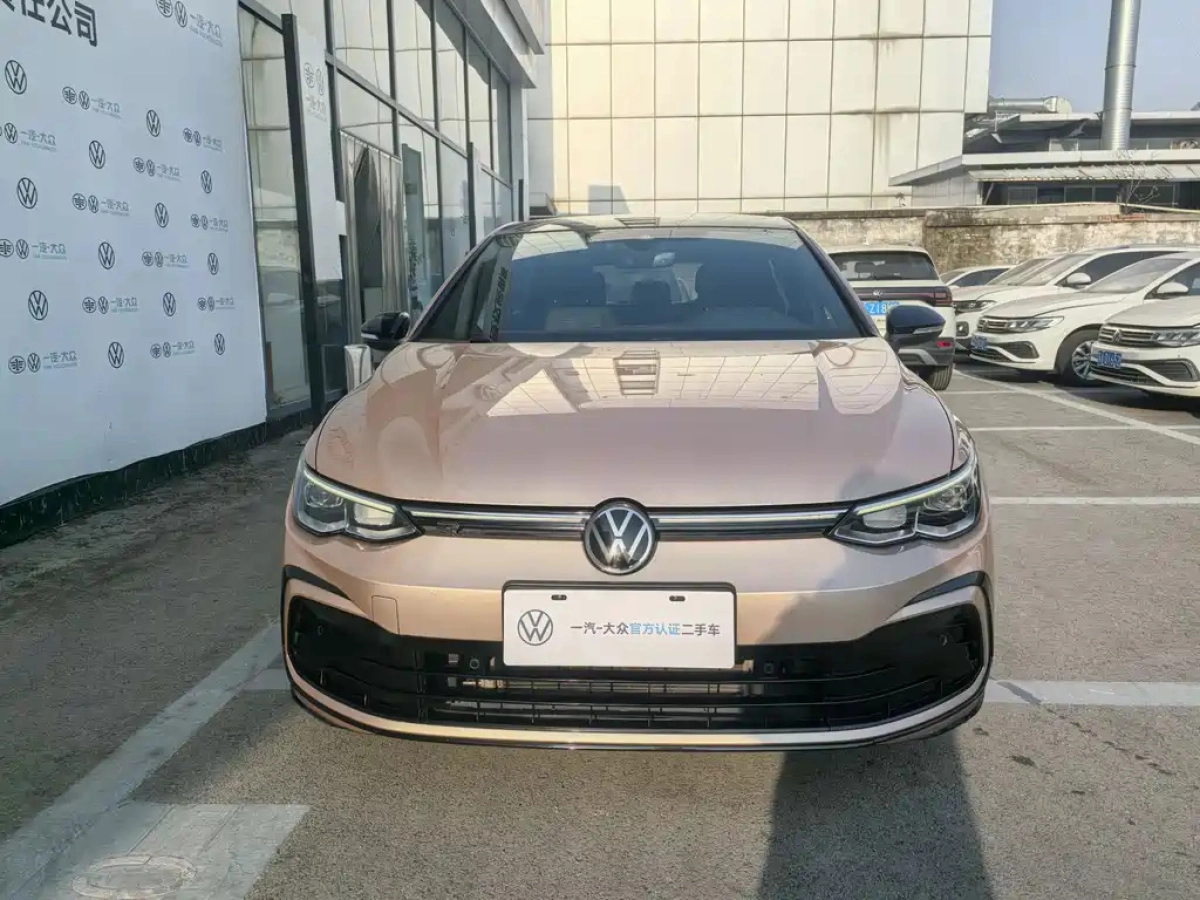 VOLKSWAGEN GOLF