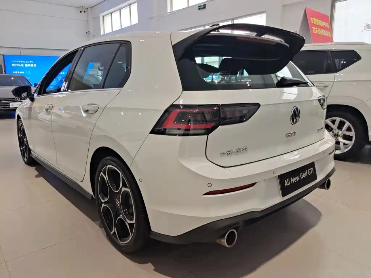 VOLKSWAGEN GOLF GTI