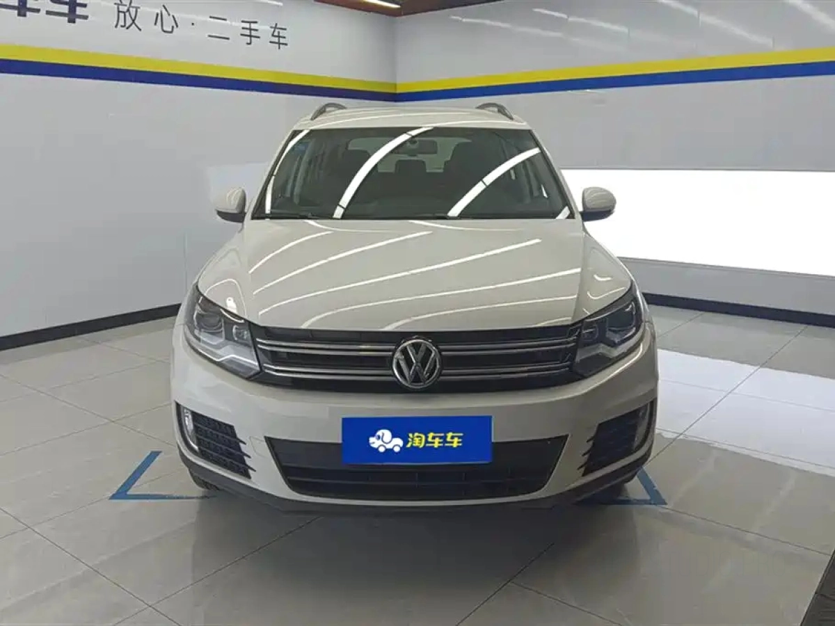 VOLKSWAGEN TIGUAN