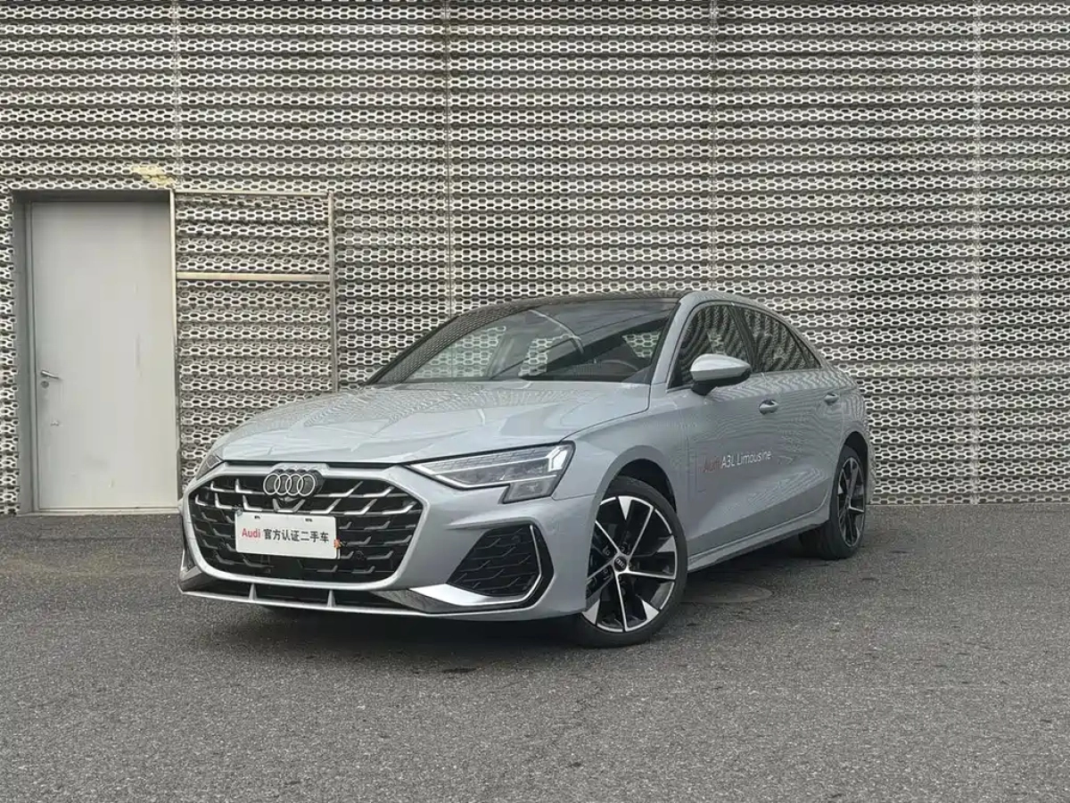 AUDI A3  2024