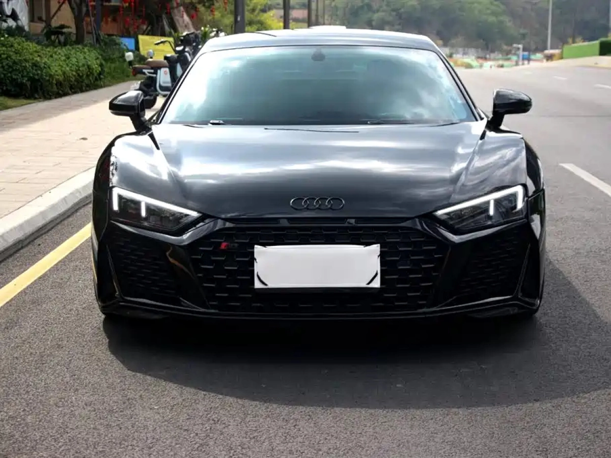 AUDI R8